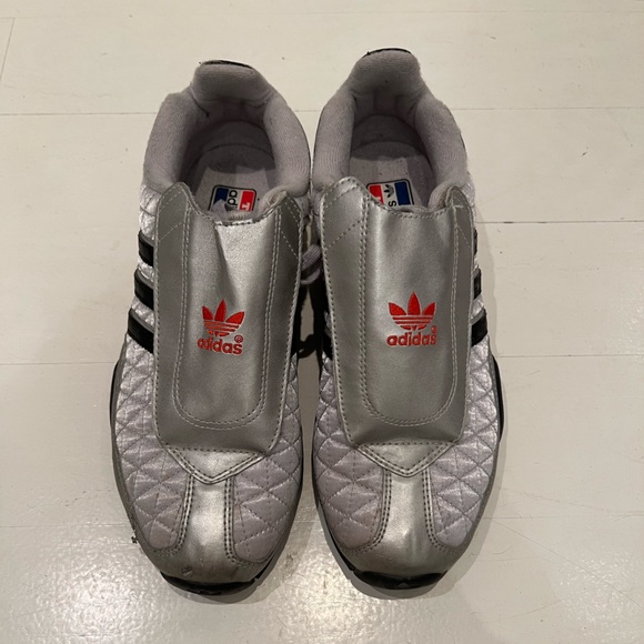 Adidas shoes - Picture 1 of 3